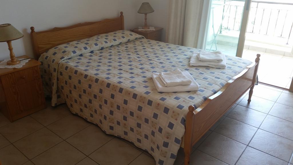Pissouriana Hotel Apartments 외부 사진